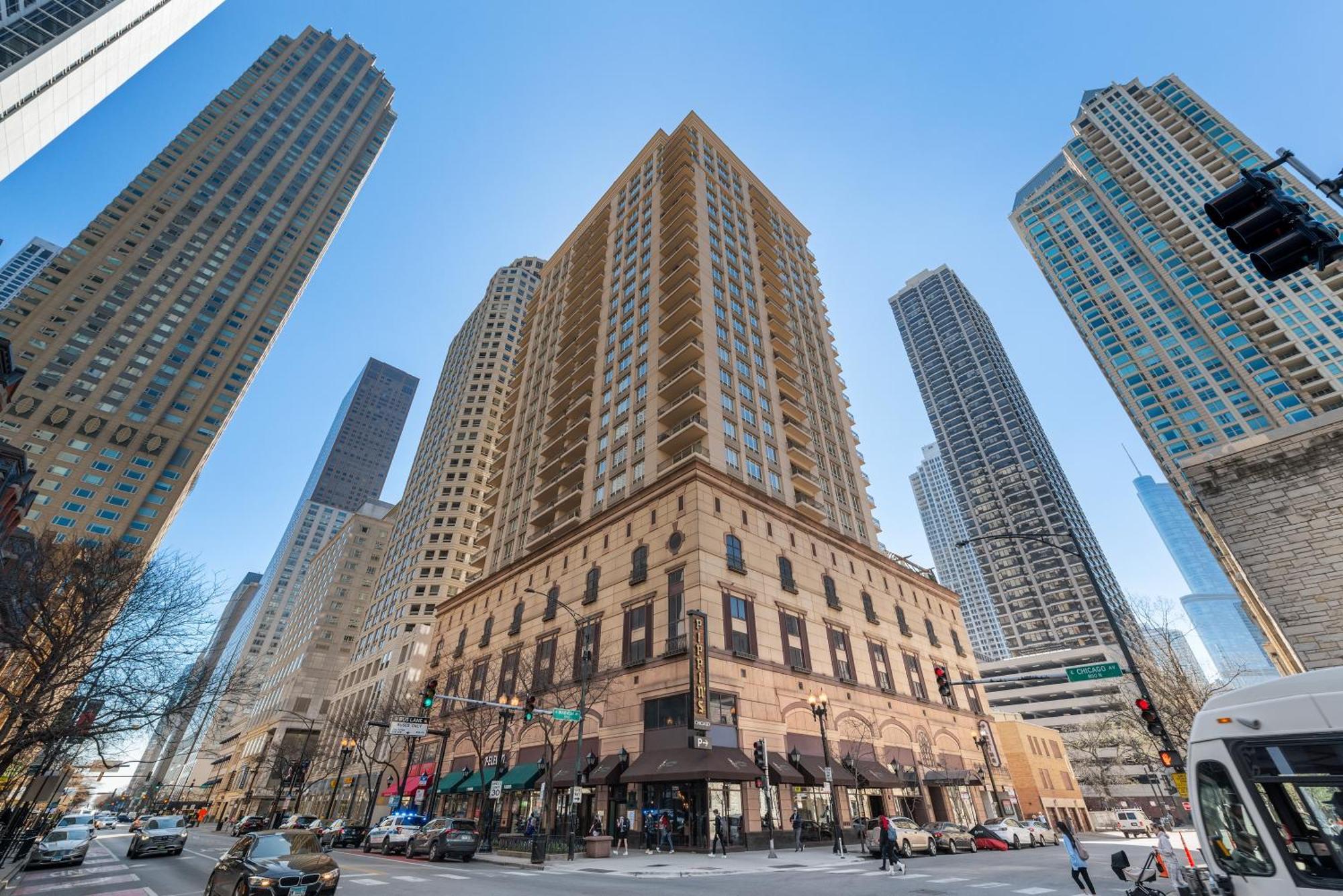 The Bernardin Gold Coast Luxury Apartments Near Magnificent Mile Chicago Room photo